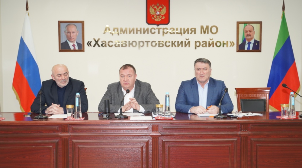 Власти Хасавюртовского района проверят документы и подключения тепличных хозяйств