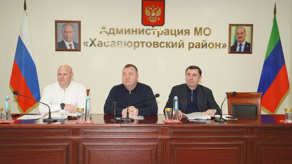 Первый заместитель главы администрации Хасавюртовского района принял участие в ВКС по вопросам реализации проекта «Формирование комфортной городской среды»