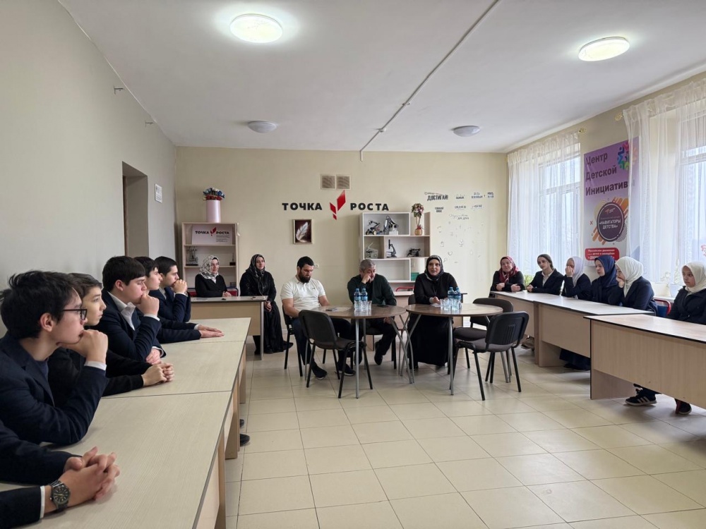 Специалисты продолжают встречи с учащимися образовательных организаций Хасавюртовского района