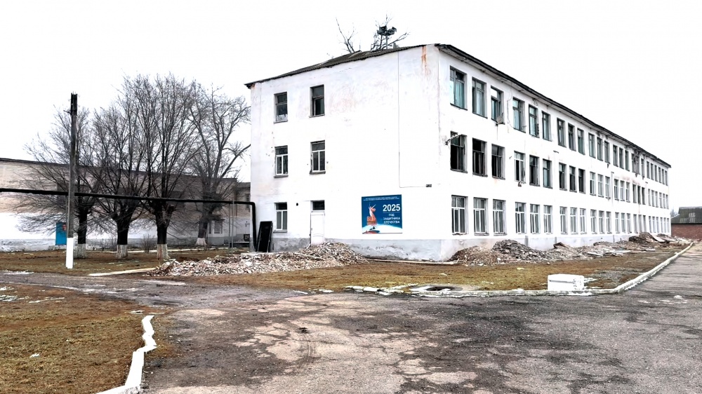 Ход капитального ремонта Аксаевской школы № 1 проинспектировали в Хасавюртовском районе