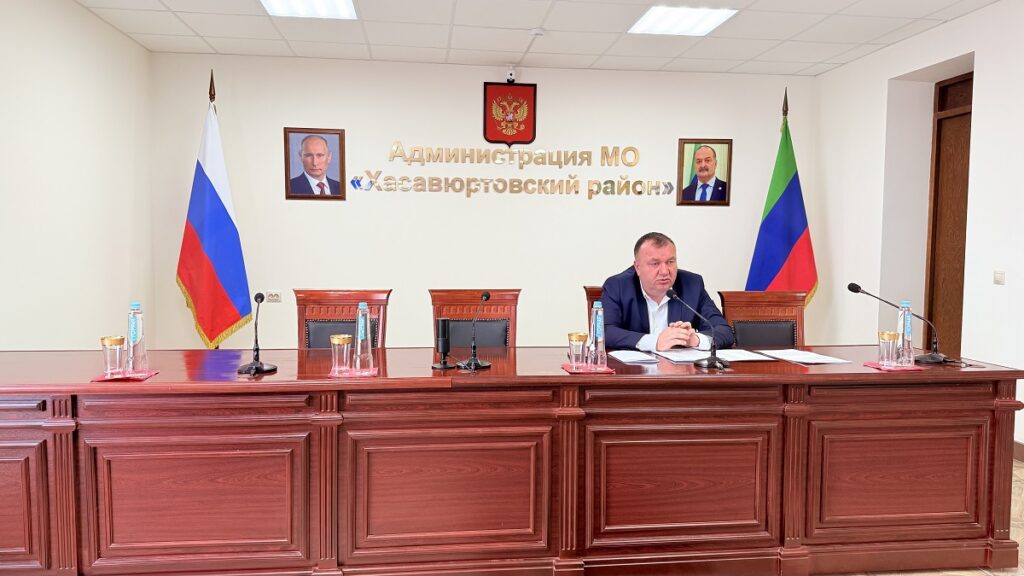 В администрации Хасавюртовского района обсудили контрактную службу и приоритеты работы глав поселений